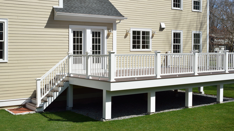 elevated deck in backyard