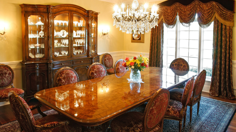 Luxurious dining room