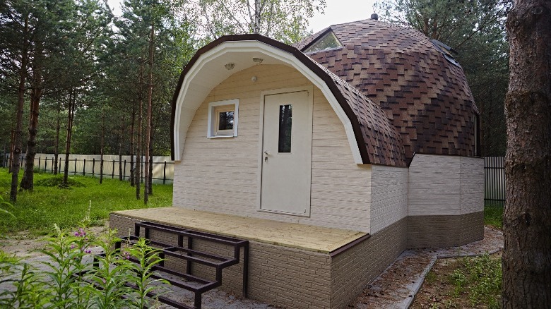 Cozy geodesic home in woods 