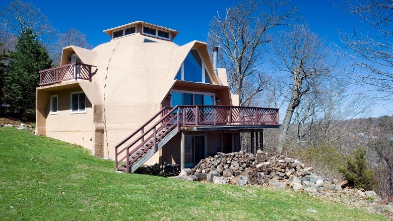 Beautiful geodesic dome home 