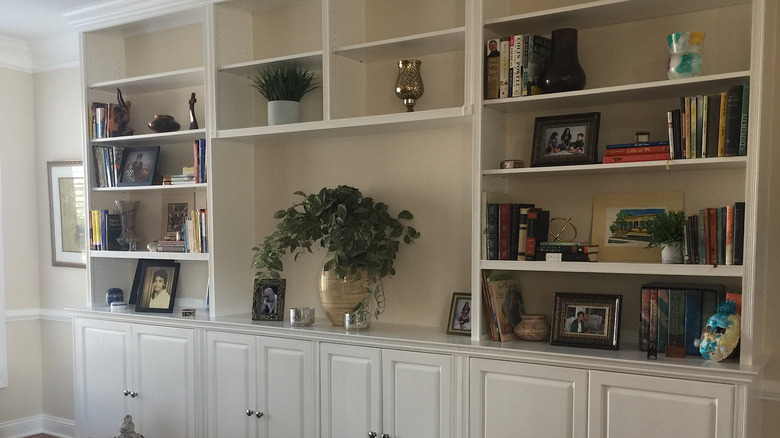 decorative built-in shelves