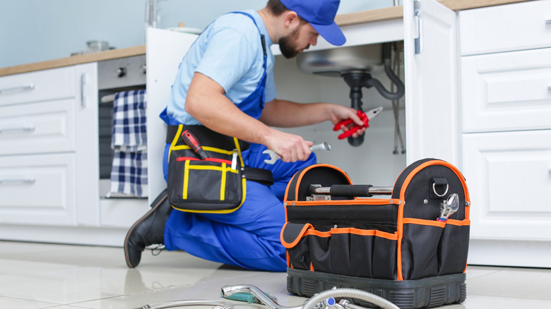 Installing a kitchen sink