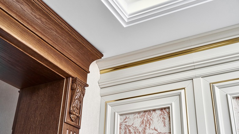 how-much-does-it-cost-to-install-crown-molding