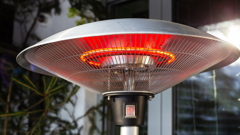 Electric patio lamp heater