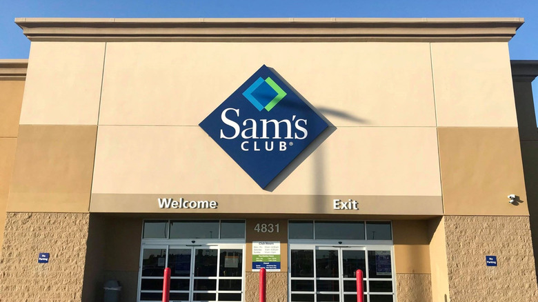 entryway to sam's club store