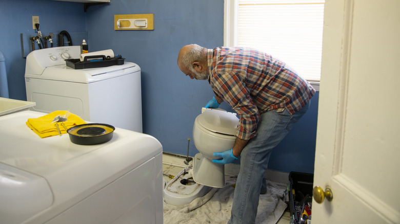 Removing a toilet youreslf