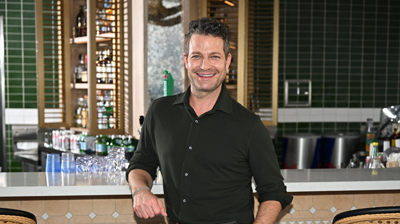 Nate Berkus at a restaurant