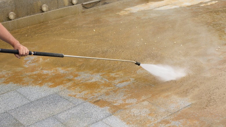 Pressure washing dirty driveway