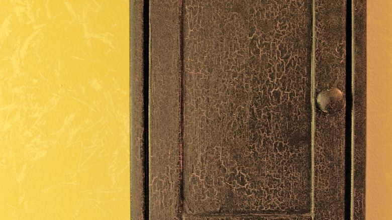 faux finish yellow wall