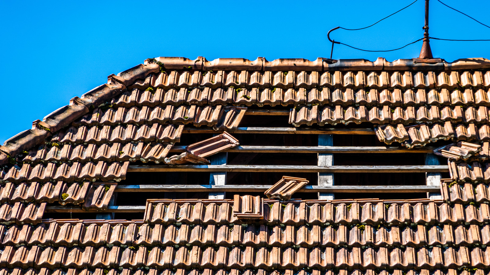 How Risky Is It To Buy A House With Roof Damage