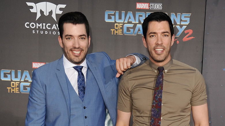 Jonathan and Drew Scott smiling