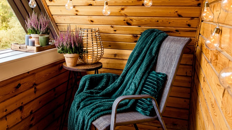 emerald blanket in cabin