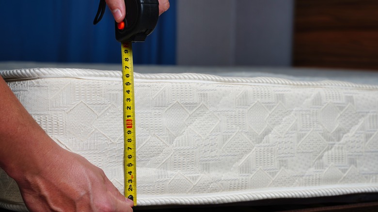 Measuring mattress height