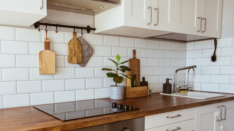 white farmhouse kitchen backplash tile