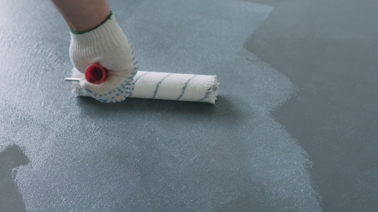 Sealing floors with roller