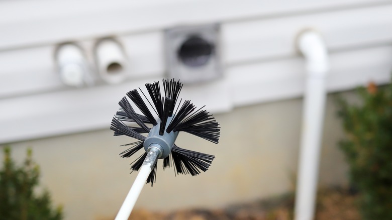 Spiraled auger cleaning brush