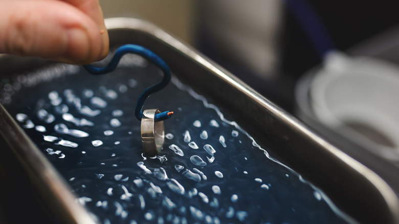 Cleaning ring in ultrasonic cleaner