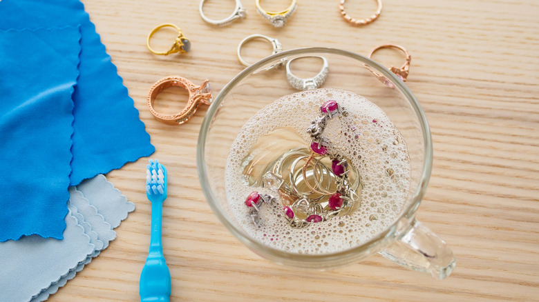 Soaking jewelry in cleaning solution