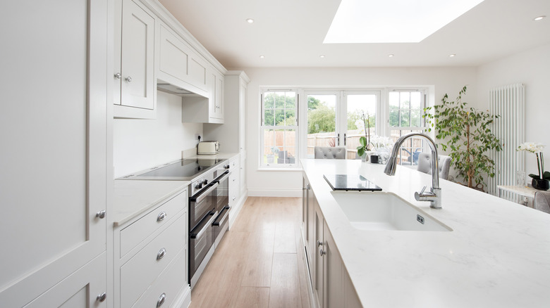 Kitchen with laminate flooring runs the risk of water damage