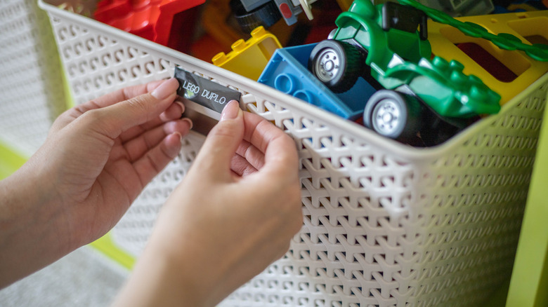 lableling toy bin