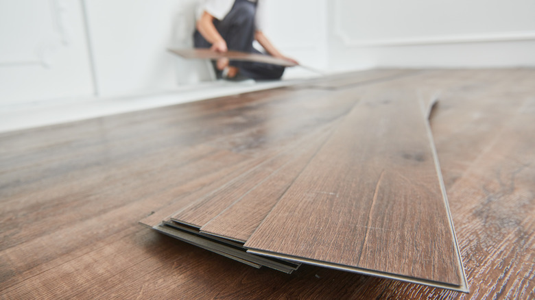 installing vinyl flooring in home