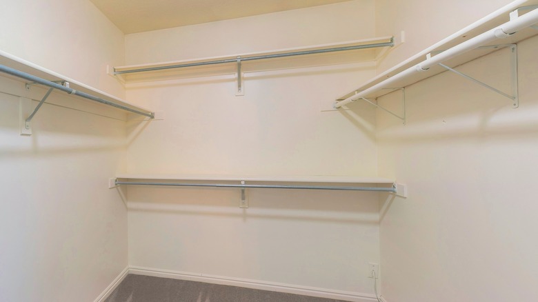 Closet with two rods