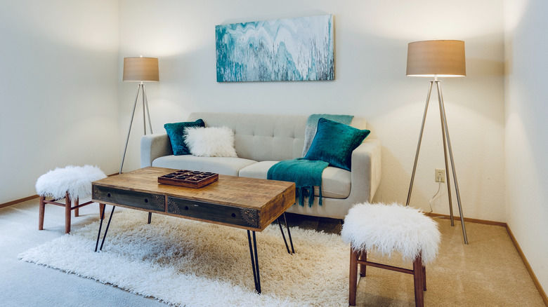 Turquoise accent color in a neutral room