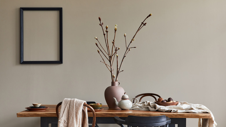 objects on center of dining table