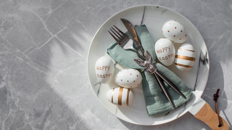 napkin folded for easter decoration