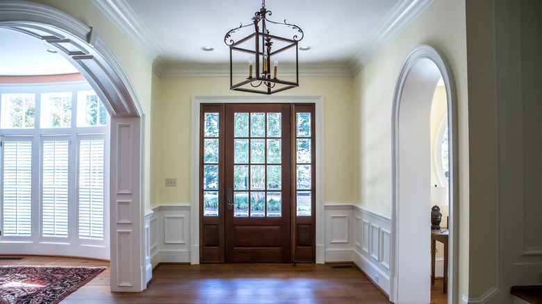 foyer with hanging light