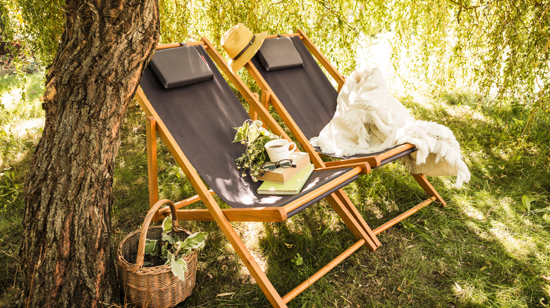 outdoor nook with lounge chairs