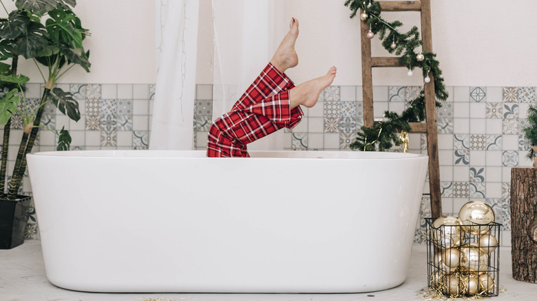 ornaments and garland near bathtub