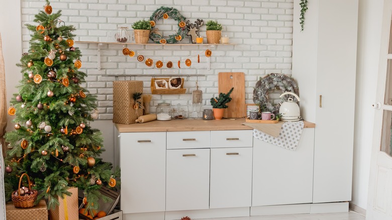 how-to-decorate-a-small-apartment-for-christmas