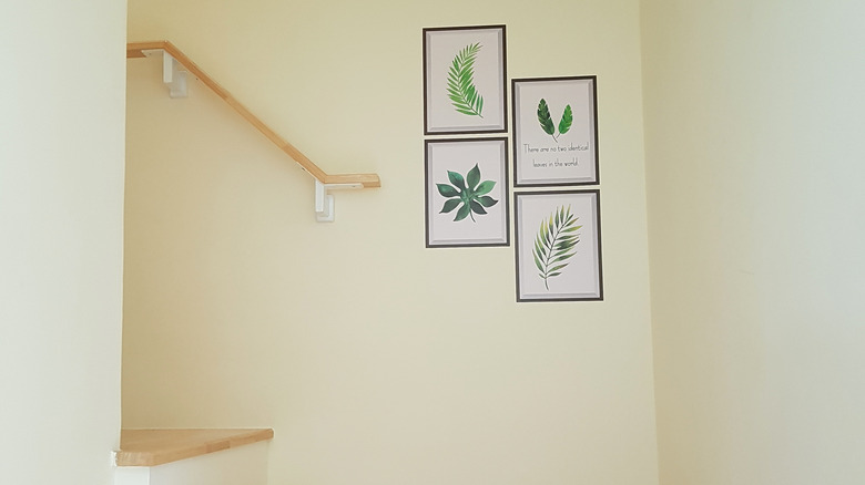 How To Decorate A Staircase Wall