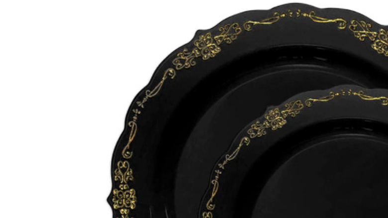 black and gold dinner plate 