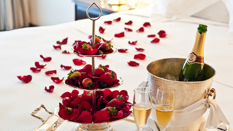 champagne with glasses and strawberries 