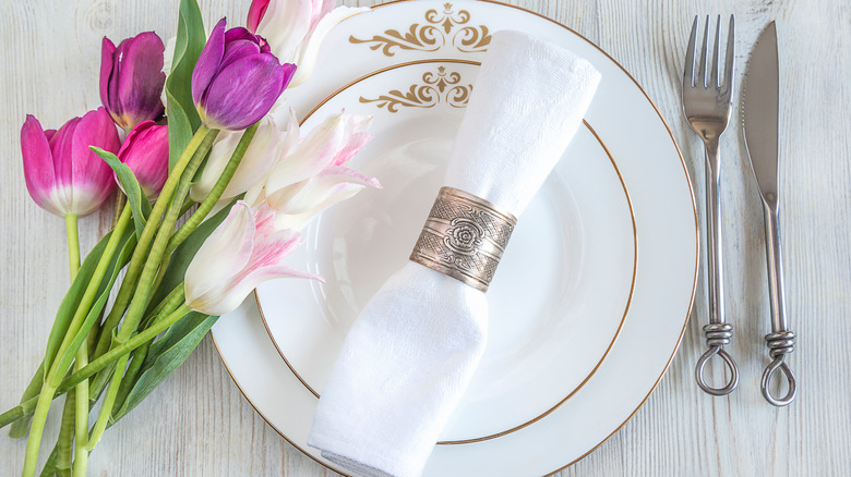 napkin ring with flowers and cutlery