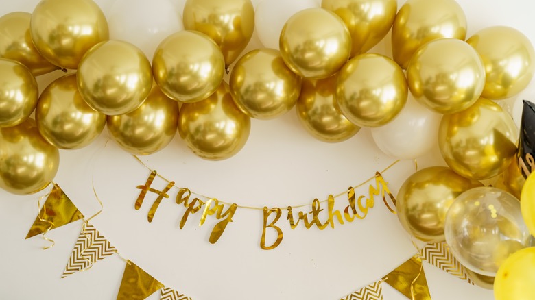 gold happy birthday balloon decorations