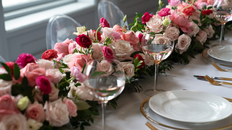 floral table runner with wine glasses