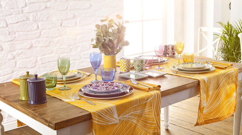 yellow table runners as placemats