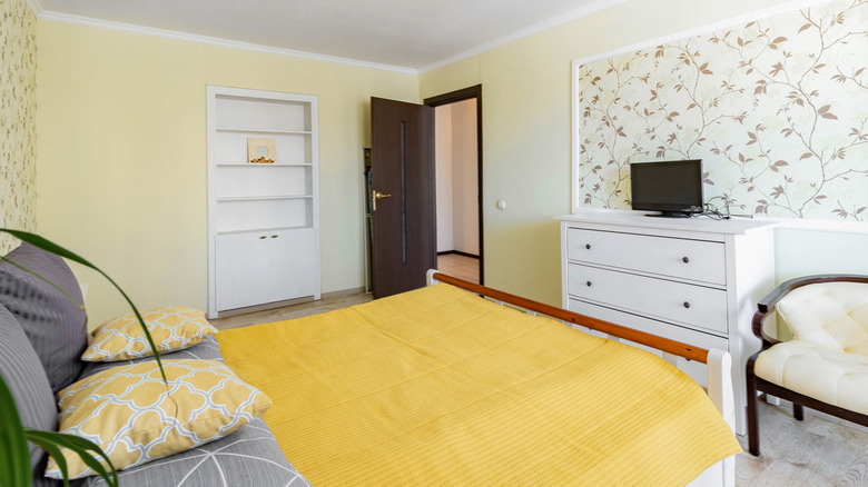 yellow bedroom