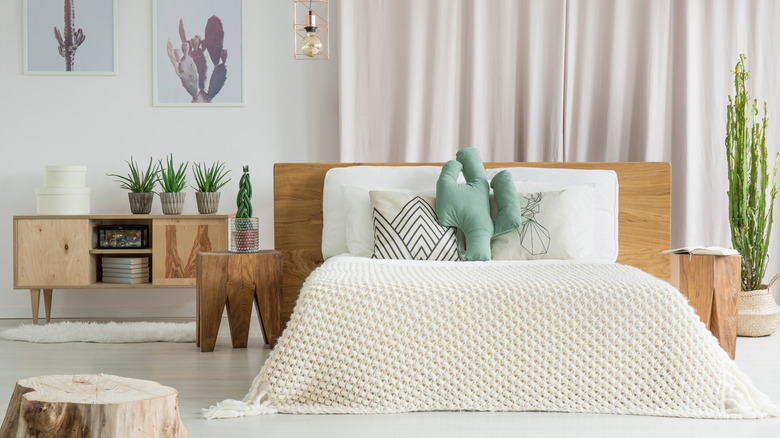 bedroom with cactus theme