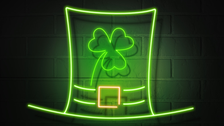 Green leprechaun hat neon light