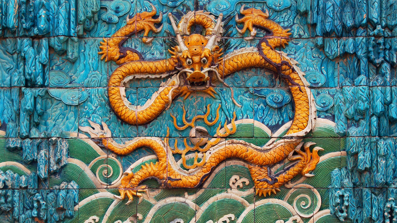 Chinese dragon décor