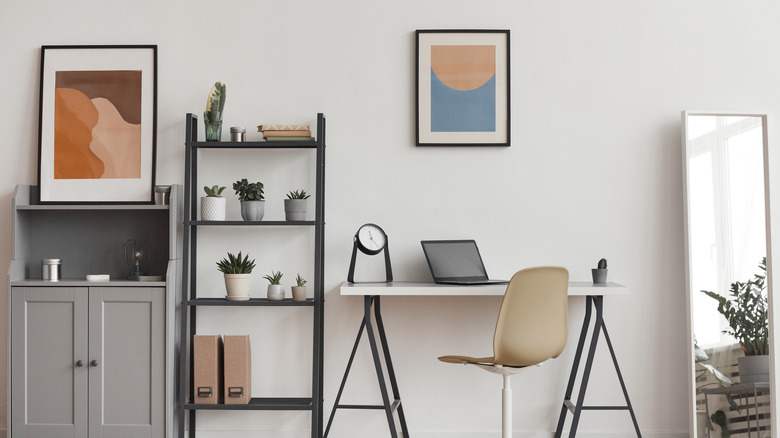 office area with art and accessories 