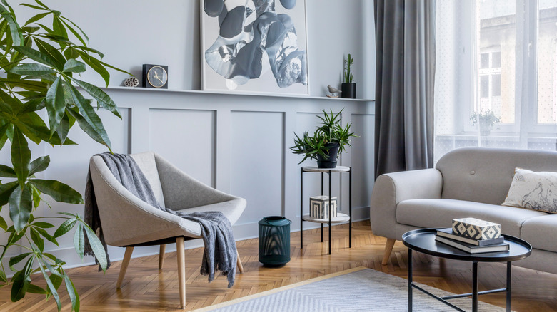 living room with round coffee table 