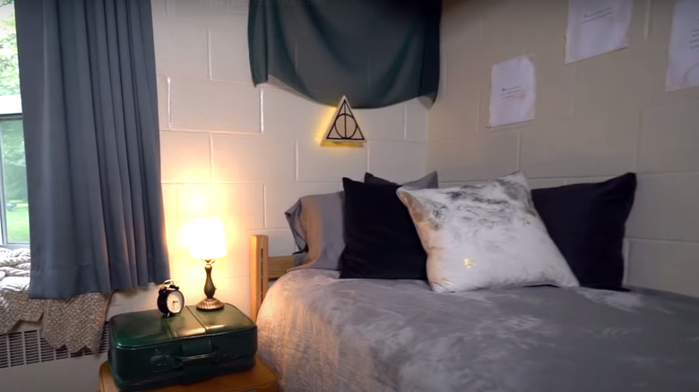 Slytherin themed dorm room