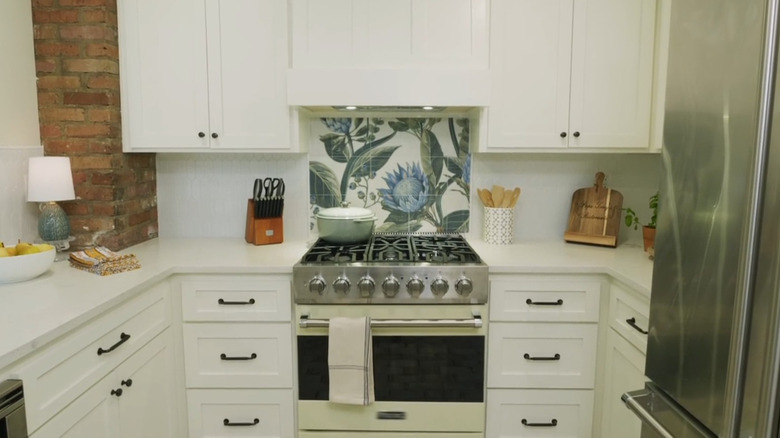 Floral range backsplash in a modern kitchen.