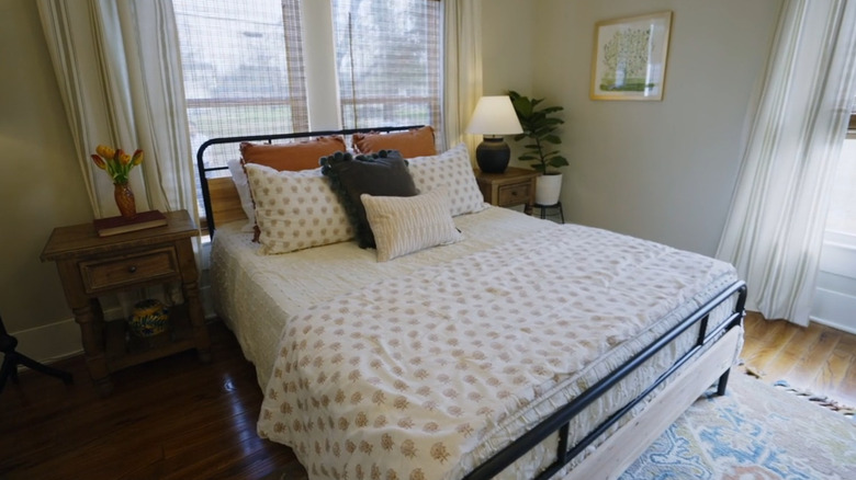 Vintage style bedroom with iron frame.