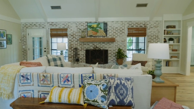 A living room wall with a German schmeared fireplace